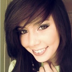 Meet your Posher, Leila